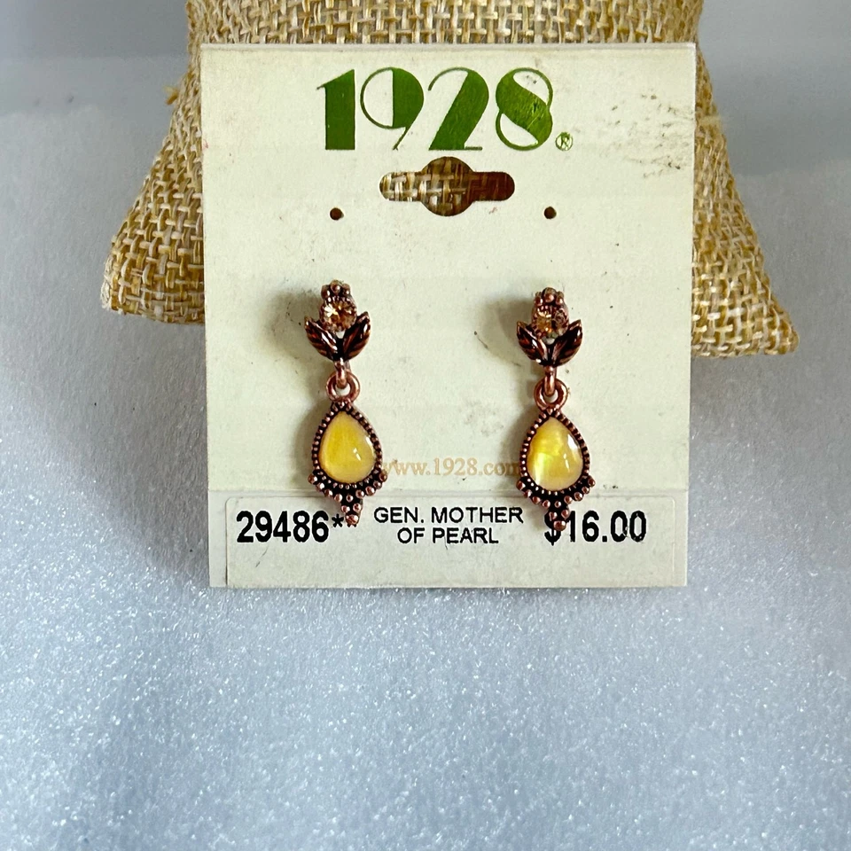 1928 Yellow Teardrop Mother of Pearl with Rhinestone Drop Earrings Foto 2 de 4