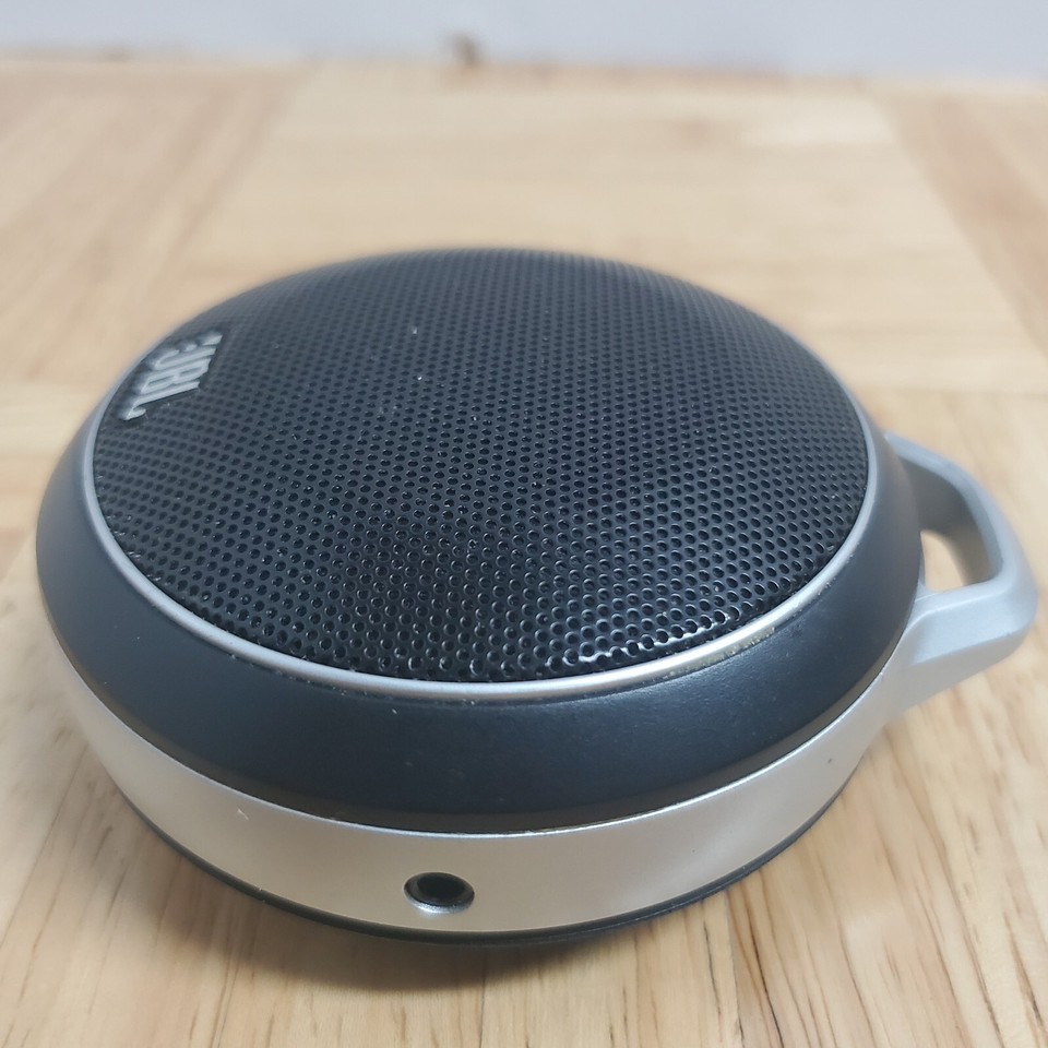 JBL Micro Wireless Bluetooth Portable Speaker Black/Silver Used Tested