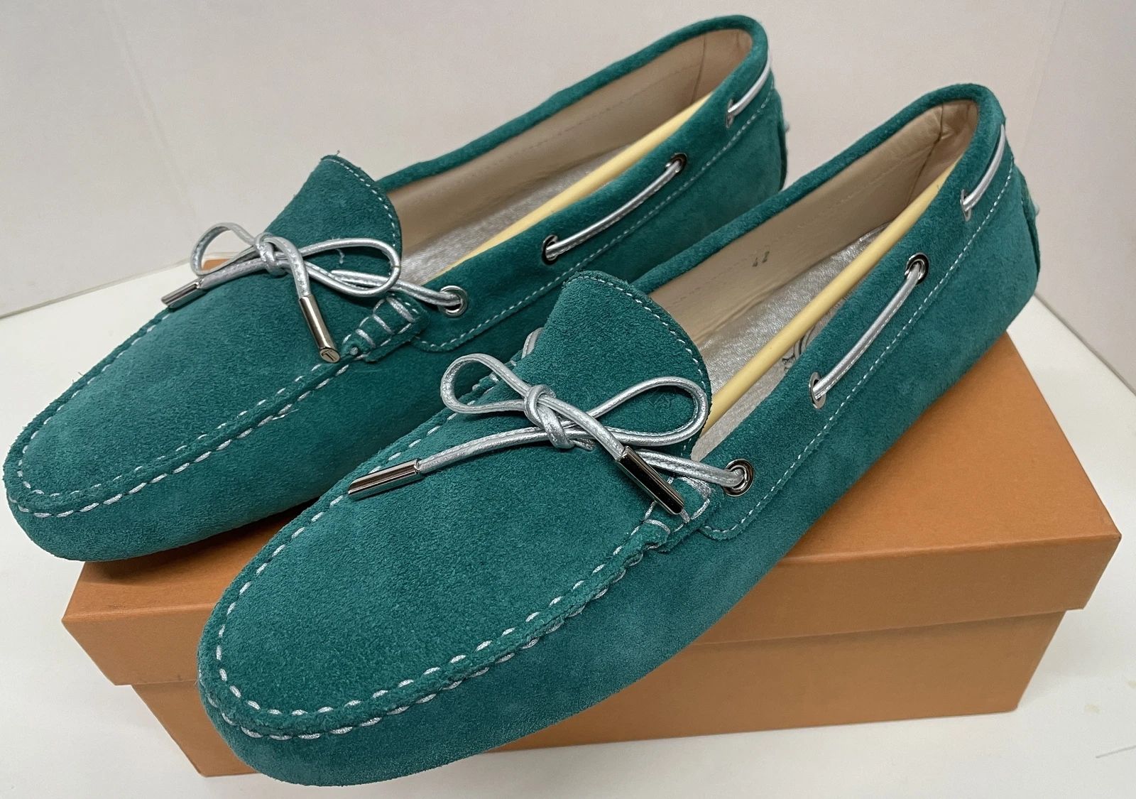 TOD’S Mocassini da guida TOD'S Italy pelle scamosciata argento pizzo gommino taglia 42 con scatola