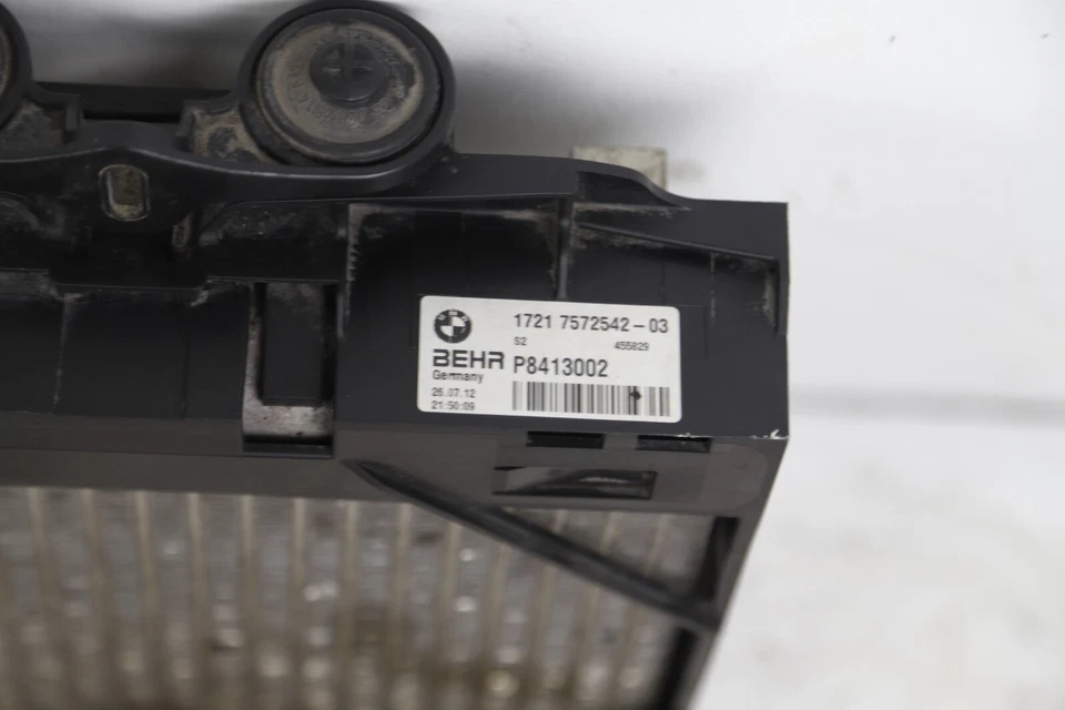 BMW F01 F06 F07 F10 535I 550I 640I 650I 740I 750I ENFRIADOR DE ACEITE DE MOTOR 7572542 OEM Foto 3 de 4