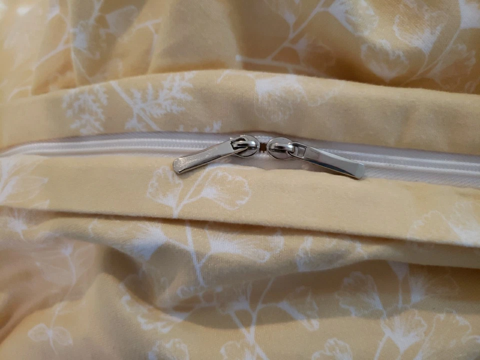 Full Size Duvet   With Standard 2 Shams Light Yellow With White Muted Flowers - Image 4 of 4