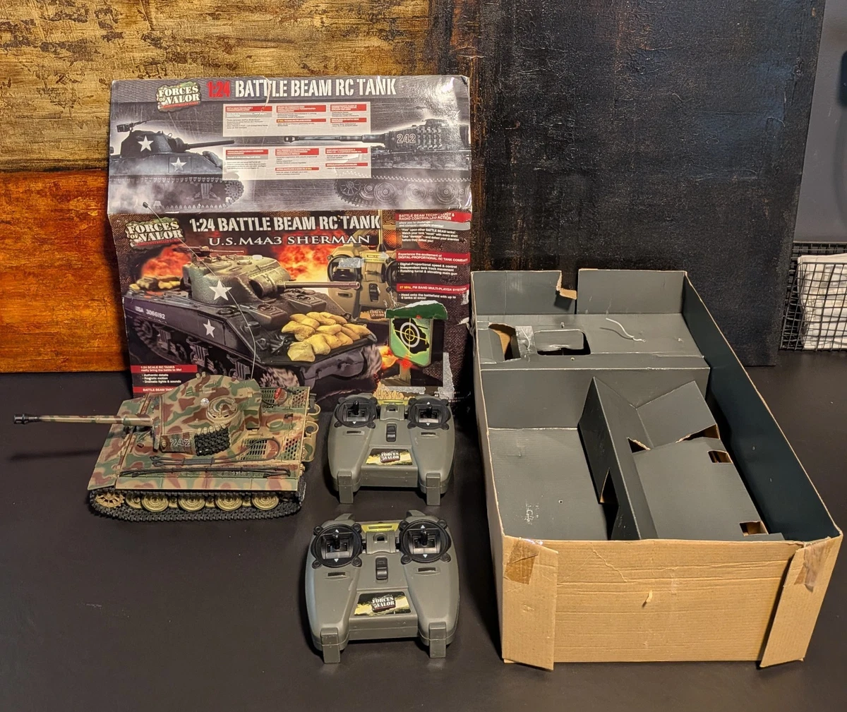 KAWASAKI PANZER リモコンタンク 1/24 ジャンク品 KAWASAKI PANZER リモコンタンク 1/24 ジャンク品 1:24 Scale Diecast