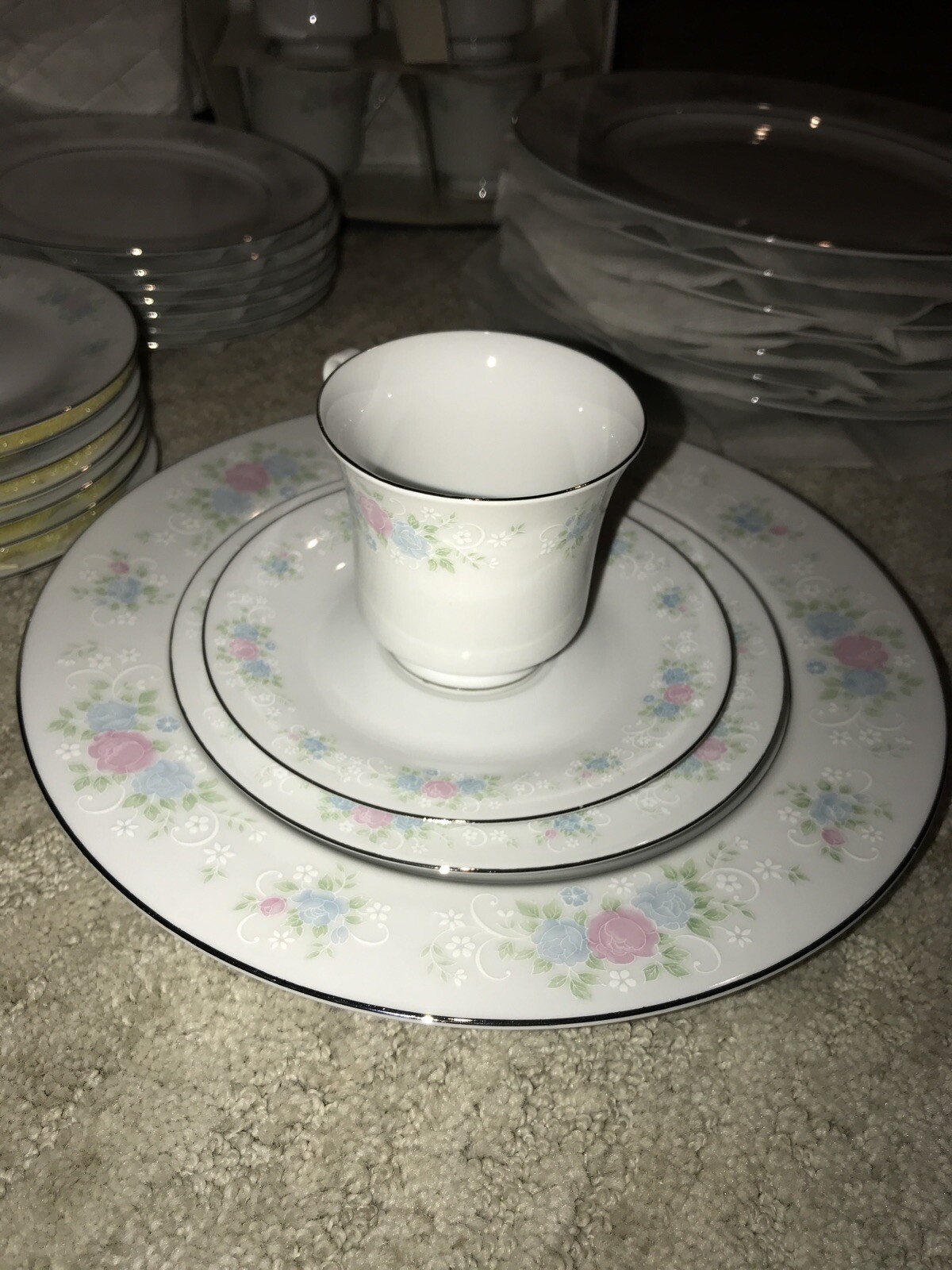 32 PC Prestige Fine China Japan Garden Dinnerware Plates Teacups