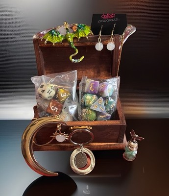 Dungeons & Dragons Curated Vignette Treasure Box Gift Set  Green 