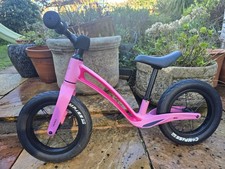 HORNIT AIRO 12" Balance Bike - Flamingo Pink