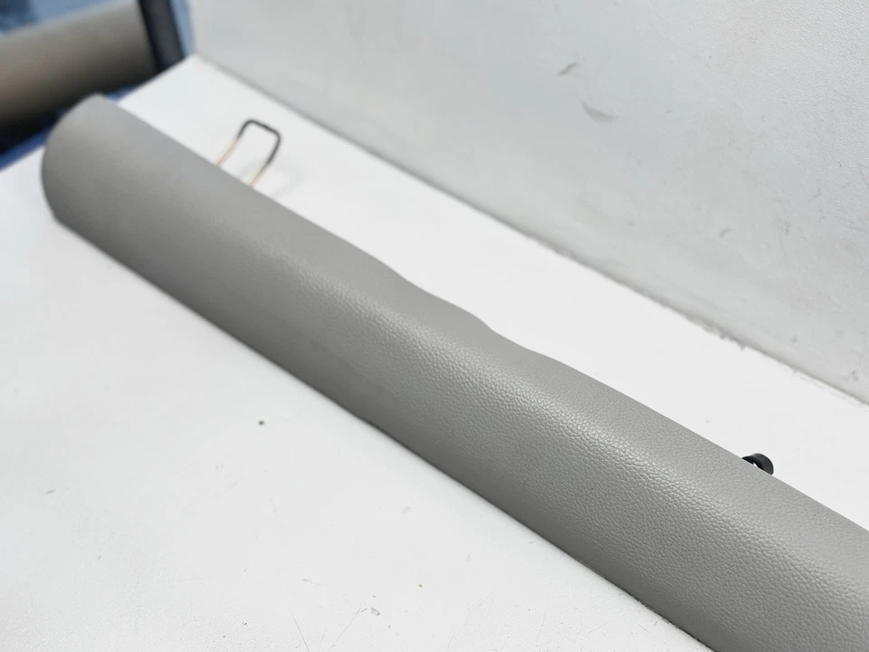 2008-2014 MERCEDES-BENZ C300 - REAR Lower SEAT Bench Cushion Spacer /TRIM - Image 2 of 4