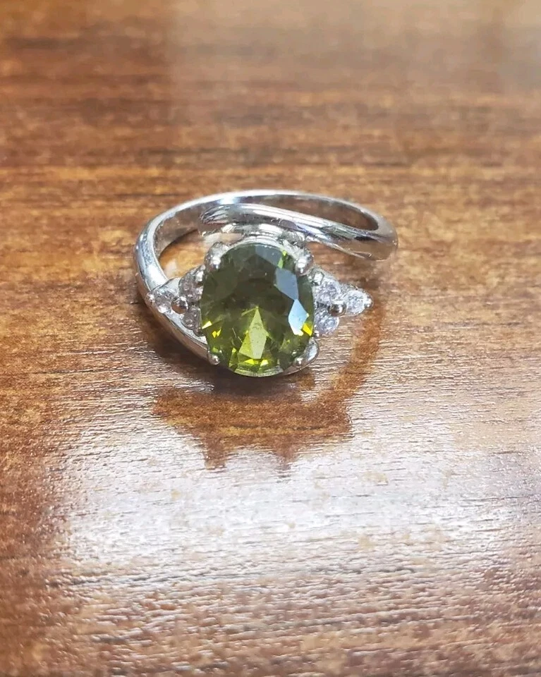 Anillo de cóctel grande peridoto verde circonita cúbica ilusión banda plateada para mujer talla 8/9 Foto 2 de 4