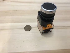 1 Pieces Black Latching push button switch 22mm normally open closed n/o n/c C32