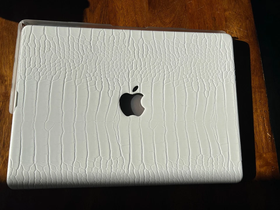 WHITE CROCODILE FAUX LEATHER MACBOOK PRO SHELL CASE 14” 2021 WITH CUT OUT APPLE - Image 2 of 4