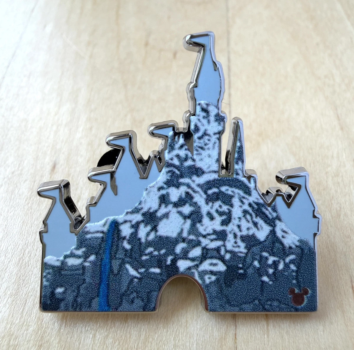 3350.昔の海外ディズニーランドアナハイムピン クリスマス99 ティガー Disneyland Matterhorn In other Disney Patches & Pins (1968-Now