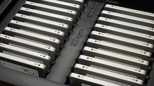 8x NEW HPE 1.92TB U.2 NVMe Gen3 SSD Hynix PE6011 HFS1T9GDUFEH P13678 2Y Warranty - Bild 4 von 6