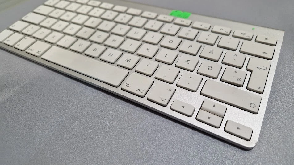 Clavier Sans Fil Apple A1314 Évalué 3.0V Bluetooth Utilisé Fonctionnel - Photo 2/4
