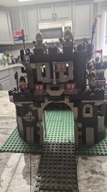 LEGO Castle: Black Monarch's Castle (6085) Extra parts! Complete w Instructions!