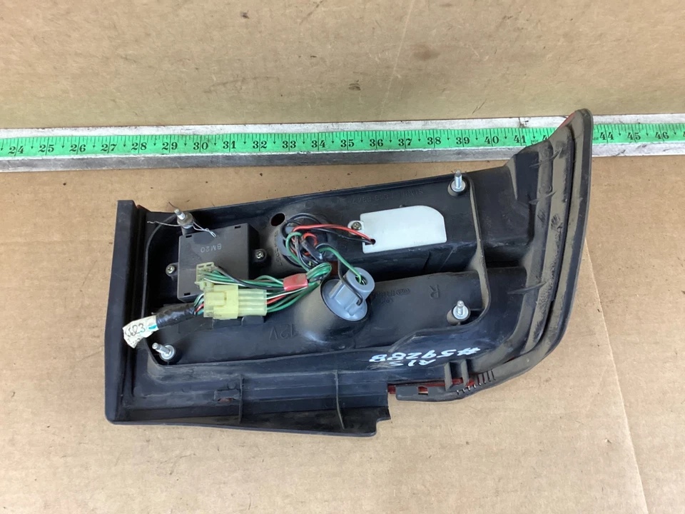 Luz trasera derecha del lado del pasajero Honda Accord 1988-1989 sedán Foto 4 de 4