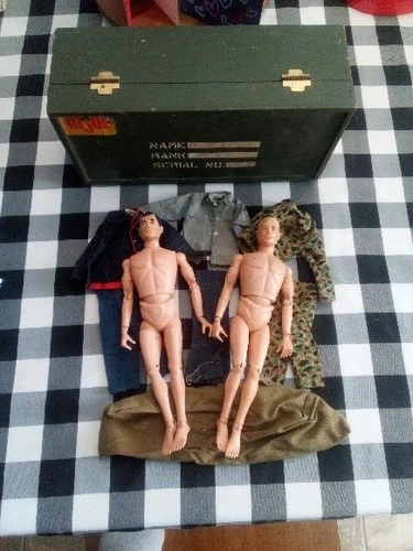 VINTAGE G.I. JOE 1964 - TWO SOLDIERS-CLOTHES-FOOTLOCKER-Brand  Hasbro 12 in.