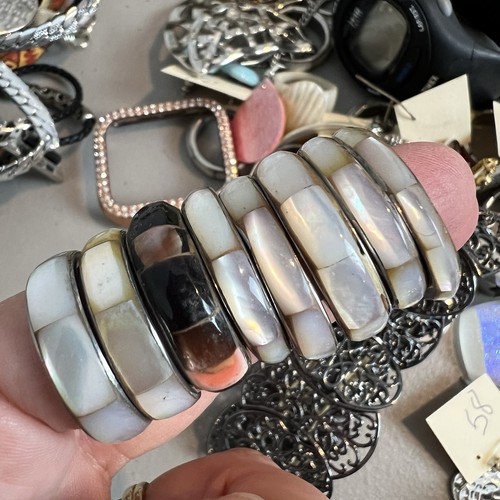 Lote de bisutería pendientes mixtos collares pulseras anillos etc. 4 libras - Imagen 13 de 18