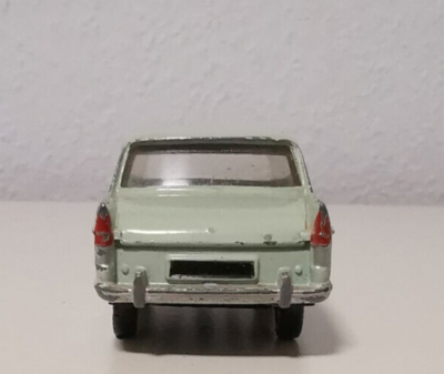 Dinky Toys 553 Peugeot 404 Berline, échelle 1/43, Couleur Crème, France, Zamak, 1960
