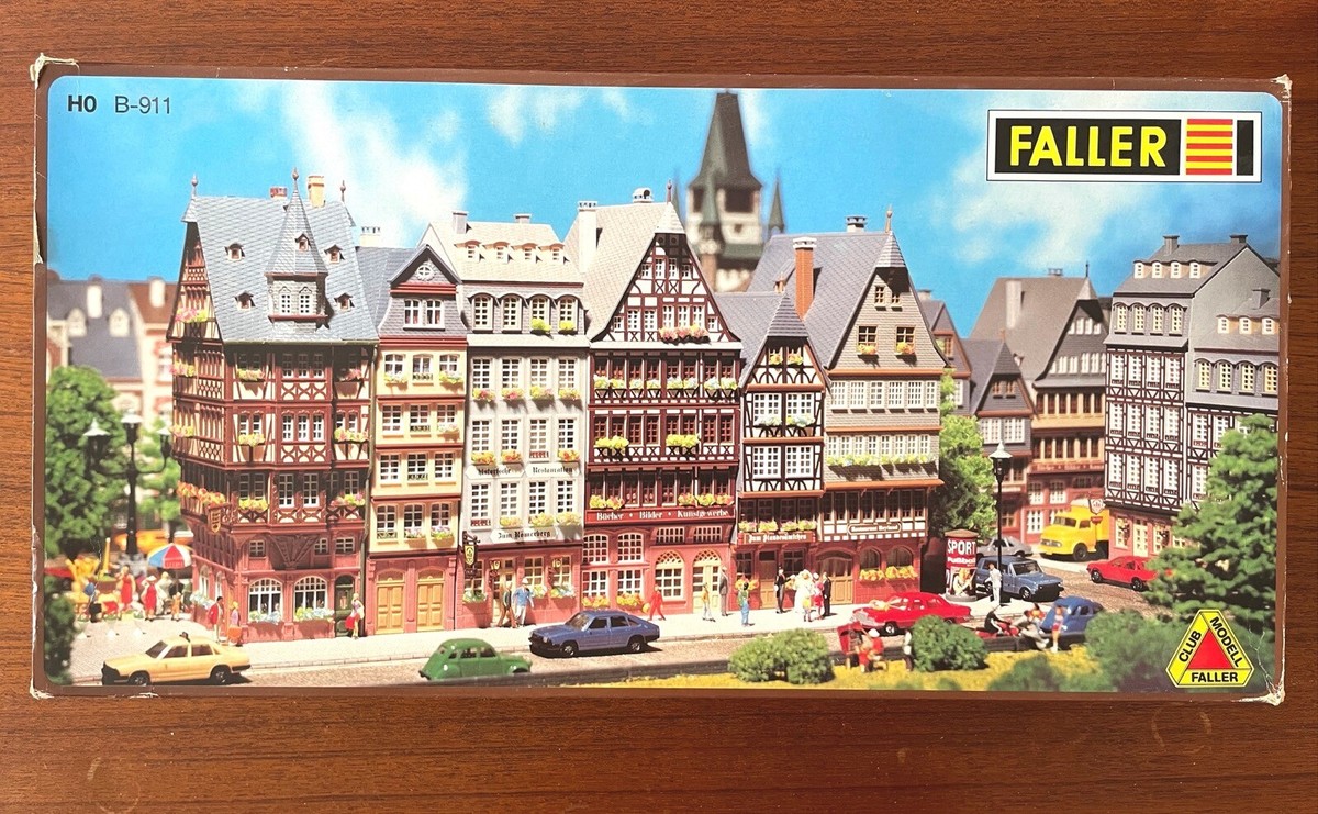 Faller HO B-911 Kit Row TOWN Houses, Stores German Romerberg