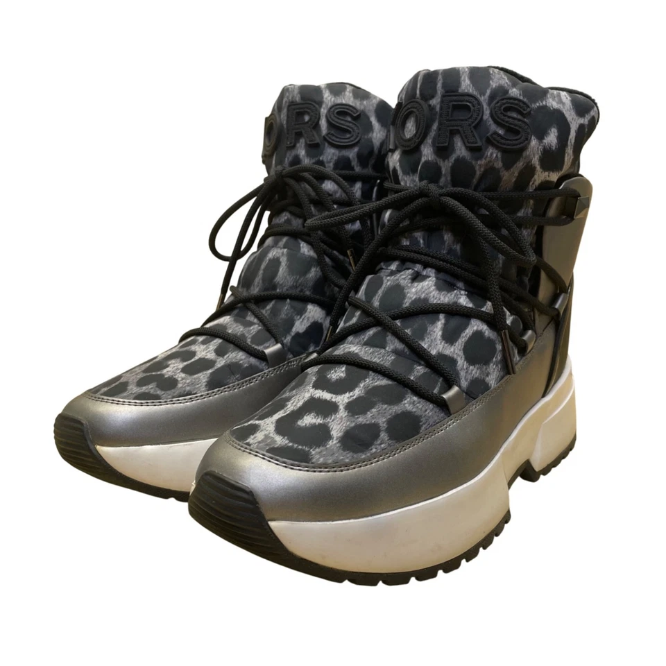 Botas femininas Michael Kors de cano alto com estampa de leopardo preto e cinza aprox. Tamanho 8/8,5 - Imagem 3 de 4