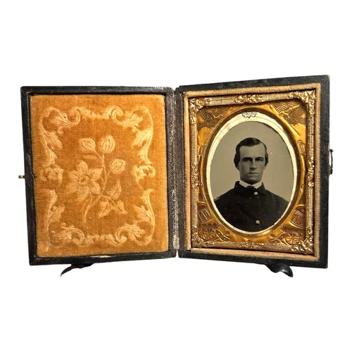Antique Civil War Officer Ambrotype Portrait Military Photo in Original Case