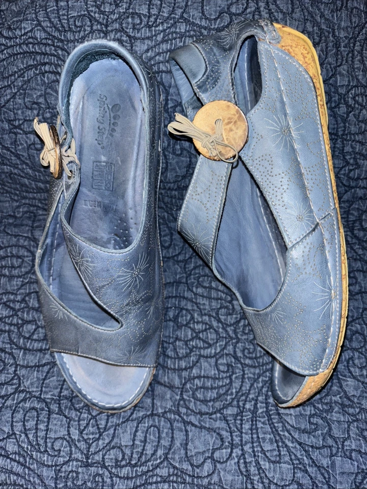 Spring Step Lorelle 40 = 9 Blue Leather Sandals Etched Floral Button Strap Shoes - Image 2 of 4