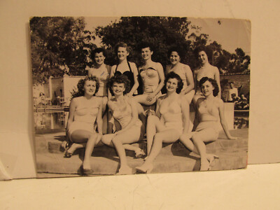VINTAGE FOUND PHOTOGRAPH B&W ART OLD PHOTO 1940S SEXY WOMAN WOMEN BEAUTY PAGEANT