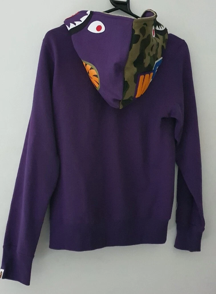 A BATHING APE (BAPE) Felpa con cappuccio A BATHING APE Shark full zip prezzo consigliato £ 415 viola mimetica felpa con cappuccio BAPE