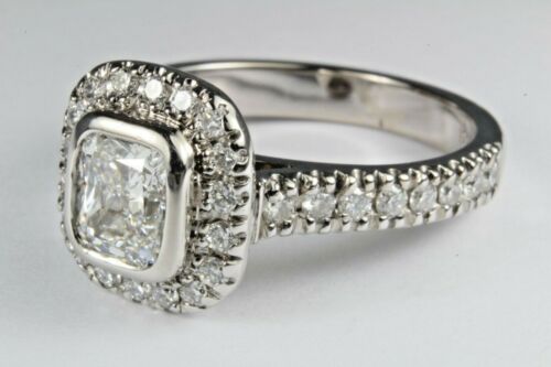6.95gm,18ct White Gold Ladies Ring,Stone Setting Cluster.Brilliant Diamond 96cts - Photo 1 sur 5