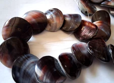 Violet Oyster 23 Double Sided Beads 24 - 25 mm Round 18 Inch Strand MAKE OFFERS!