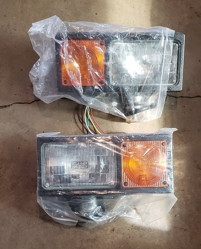 NEW Peterson Manufacturing Plow Tow Truck Spotlights Headlights w/turn signals