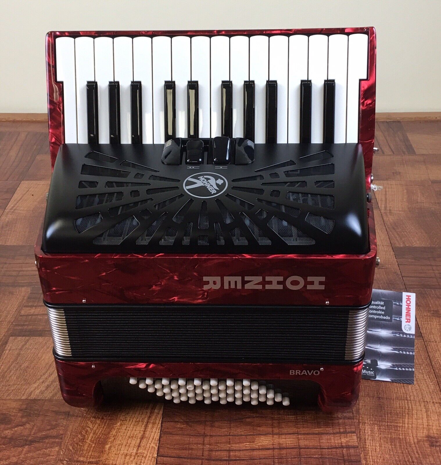 NEW Hohner Bravo Piano Accordion Red 48 Bass 26 keys. Acordeón D 48 Bajos.