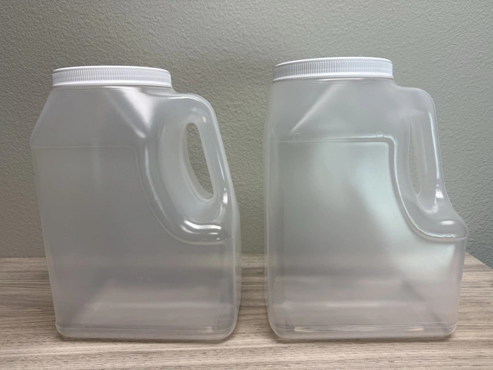 2 Pcs- 160 oz. Multi-Use Clarified Polypropylene Container with Handle & Lids