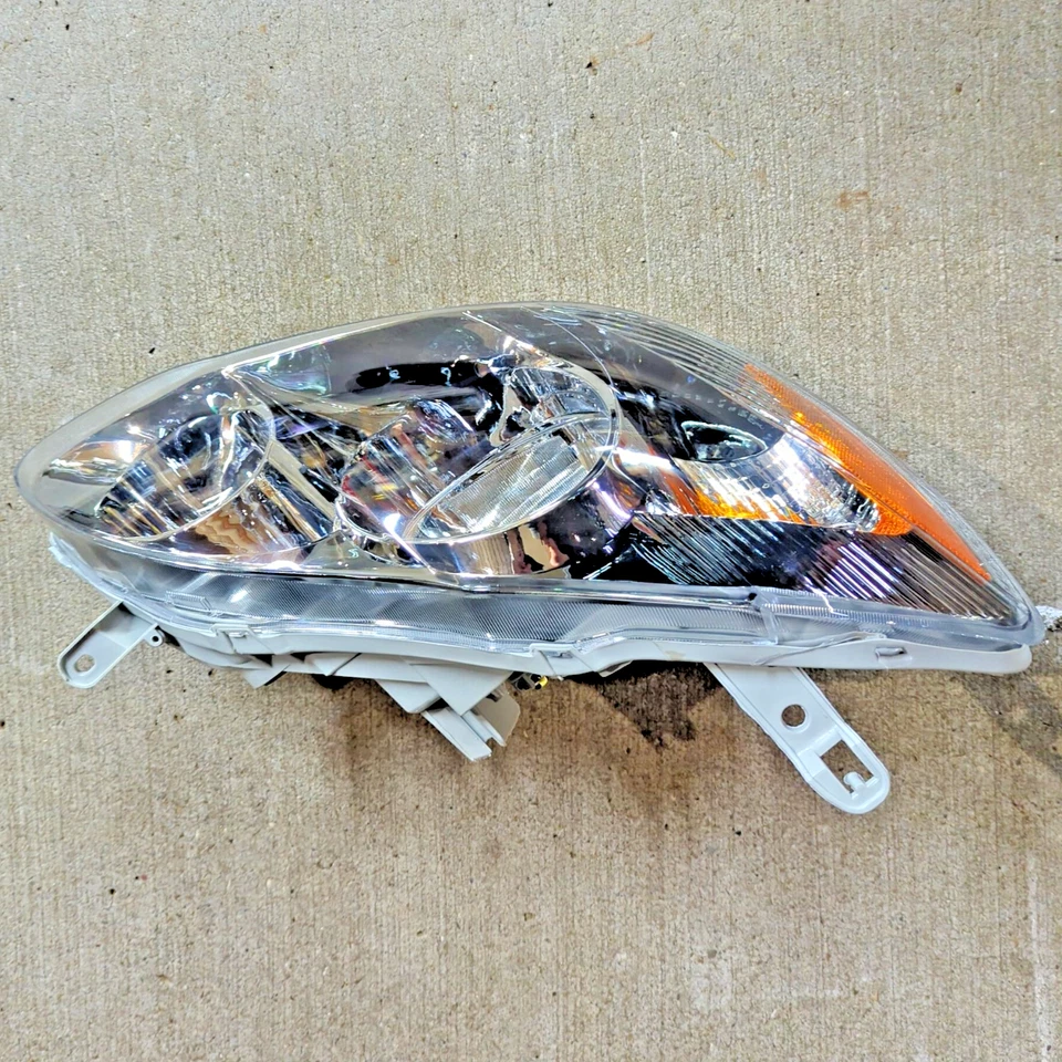 81110-02200 for 2003-2004 Toyota Corolla RH Passenger Side Headlamp Gray Housing - Image 4 of 4