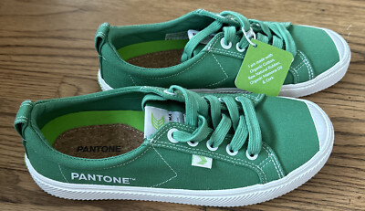 CARIUMA COMFORTABLE WOMENS LOW TOP PANTONE IN COLOR GREEN SNEAKER Sz 8 NWT