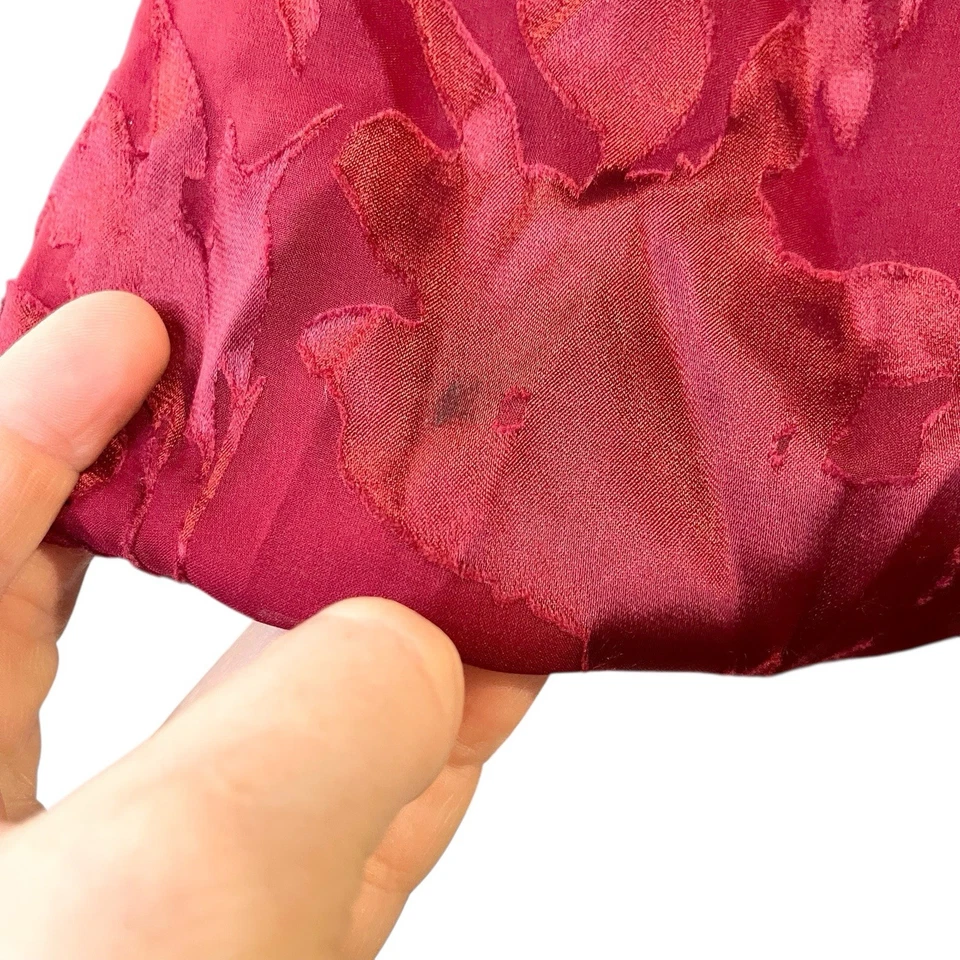 Blusa de satén con sobrepelliz rojo Burnout del mercado negro de la Casa Blanca manga campana envolvente sintética Foto 4 de 4