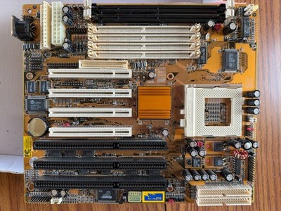 Soyo SY-025A Socket 7 Motherboard AT VIA PCI ISA SDRAM SIMM Pentium K6 In Box