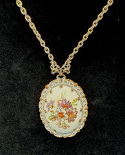 Vintage Cameo Style Pendant Multicolored Flower 1970's Necklace 25"