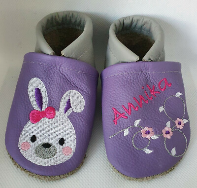 Krabbelschuhe/Lederpuschen Name Namen  Leder Hase Schleife Blumen bestickt 