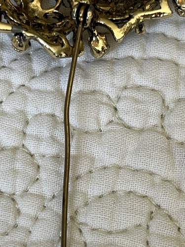 Vintage Open Work Green Faux Stone Gold tone Ornate Pin Brooch - Picture 11 of 23