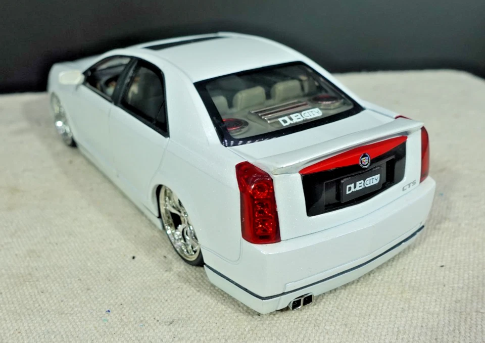 Jada Toys Dub City 2002 Cadillac CTS  1/24 - Image 4 of 4