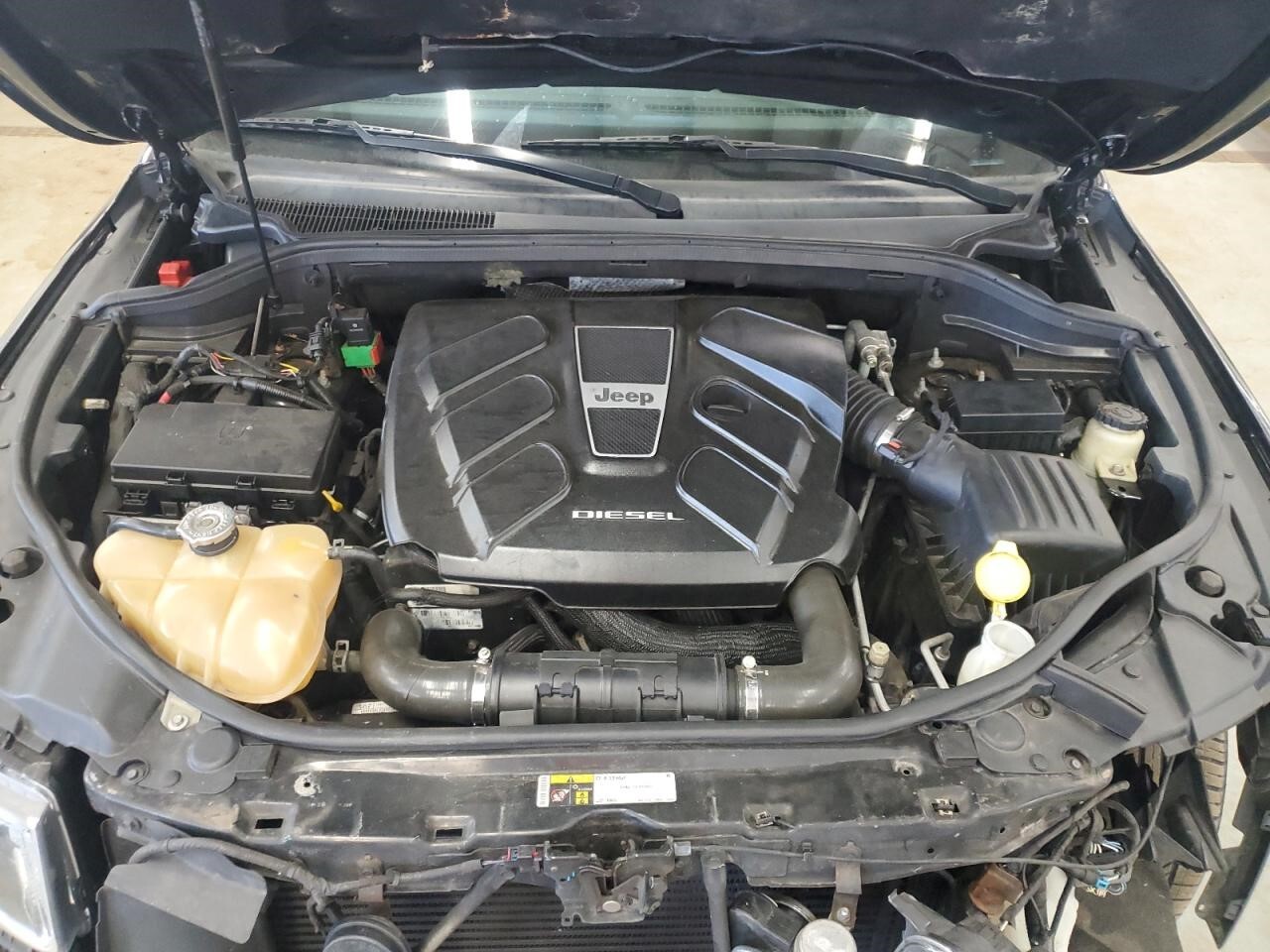 Used Deck Lid fits: 2015 Jeep Grand cherokee privacy tint glass w/rear view came