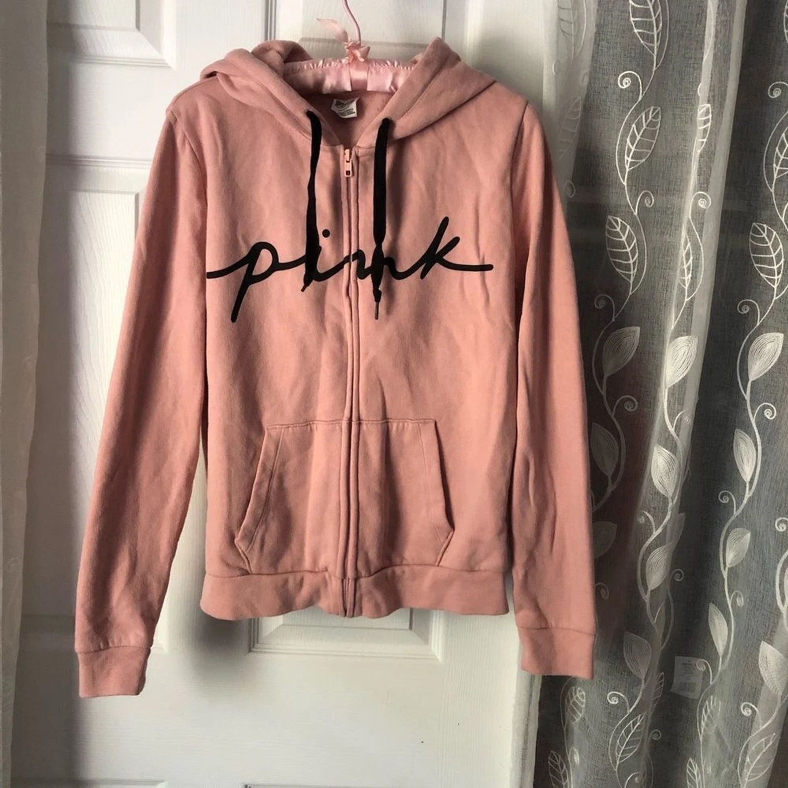 UNDERCOVER Victoria's Secret ROSA Felpa con cappuccio e zip intera donna media con lettere nere usata in ottime condizioni