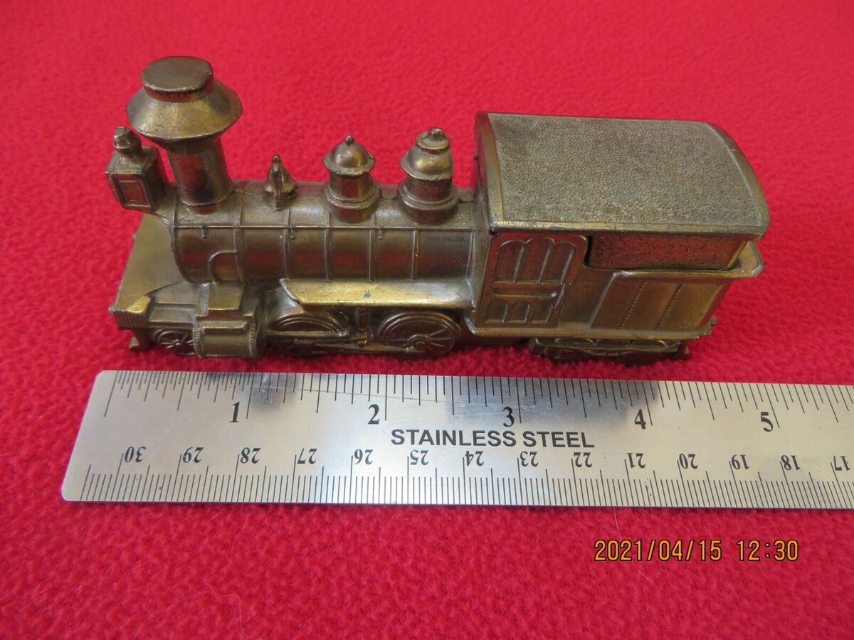 Vintage Windsor Japan, cast train locomotive table lighter Vintage Windsor Japan, cast train locomotive table lighter
