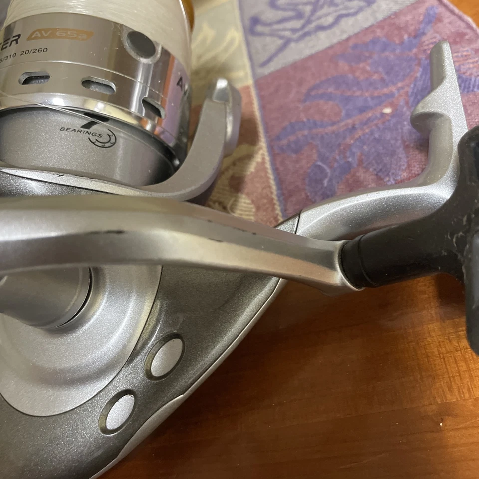 Carretel de pesca Okuma AV65a CL Avenger resistente água salgada RARO - Imagem 3 de 4