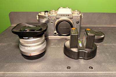 Fujifilm X-T3 Mirrorless Camera Bundle Silver/Black w/ Lens Hood LH-X36