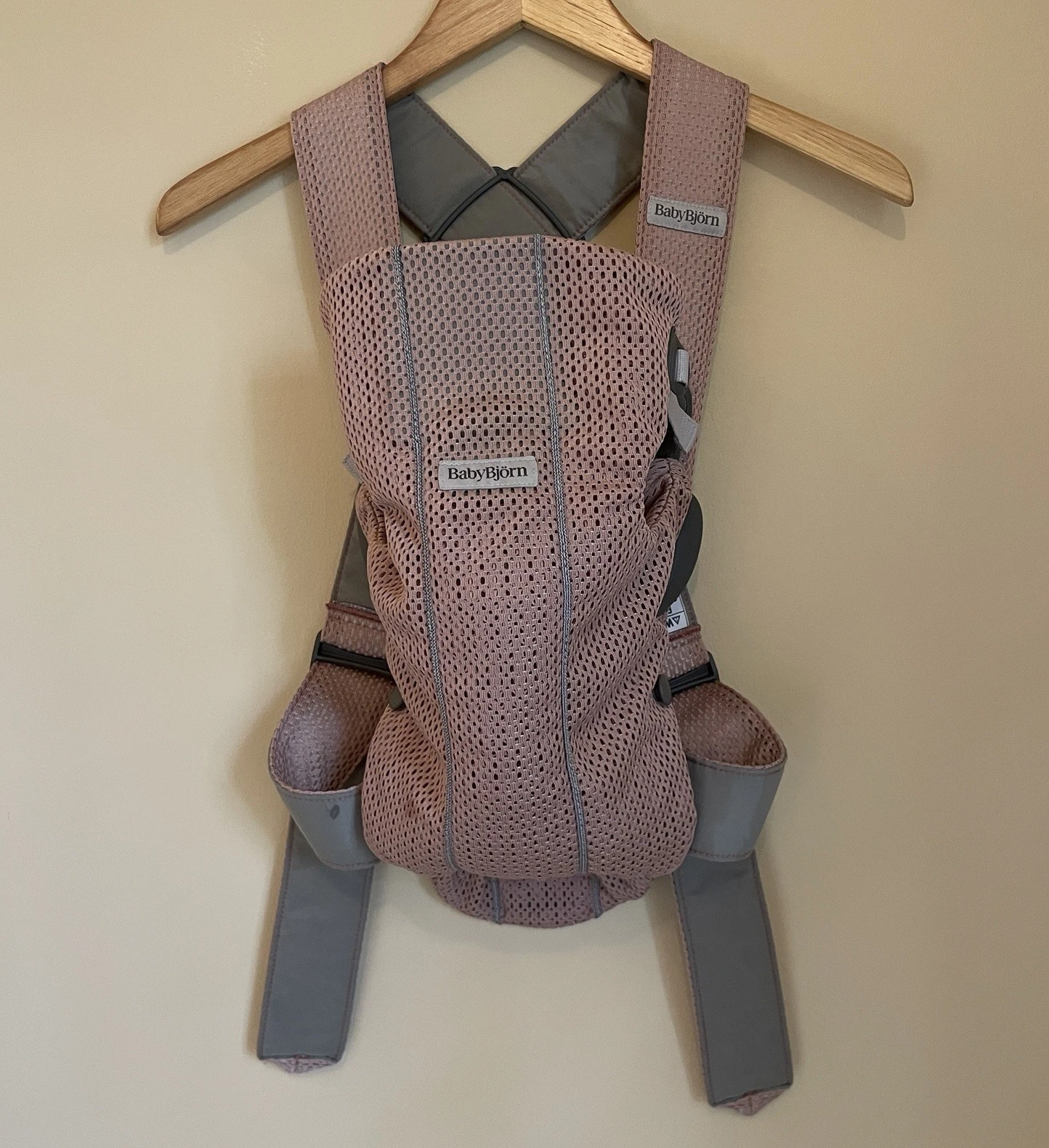 Baby Bjorn Newborn Baby Carrier Mini 3D Mesh Dusty Pink Fits 7 to 15 lbs
