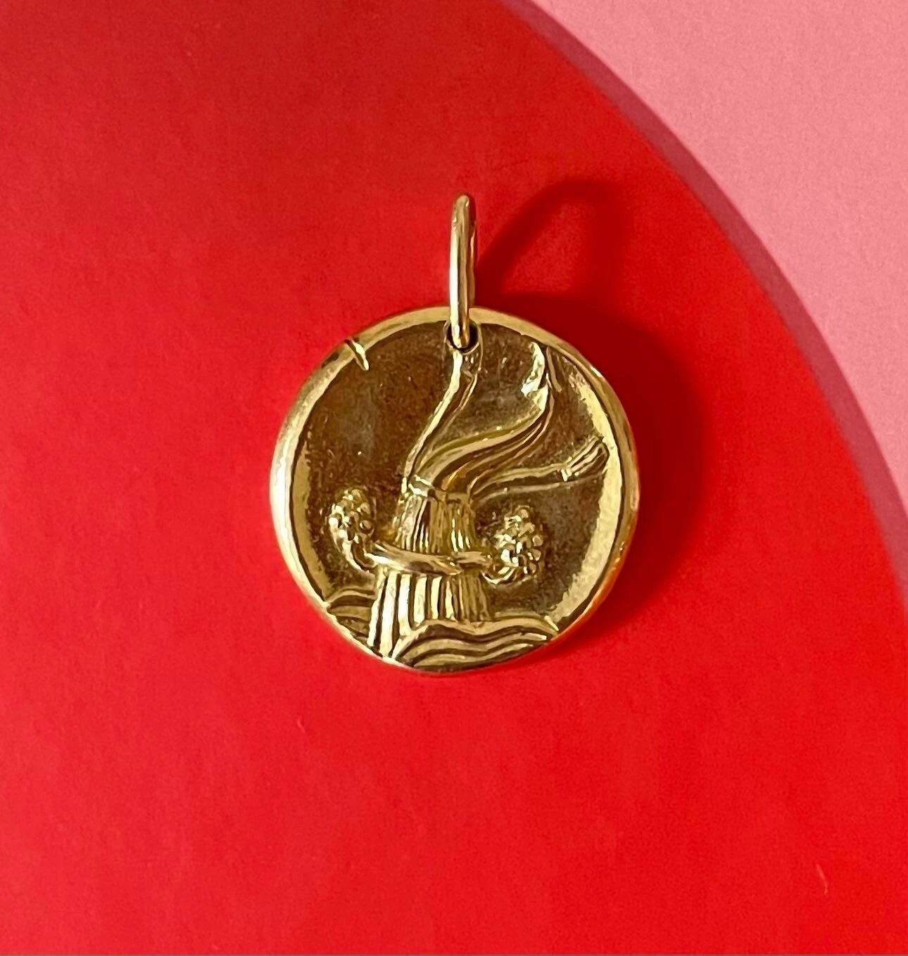 Vintage Van Cleef & Arpels 18k Yellow G Aquarius Zodiac Sign Pendant