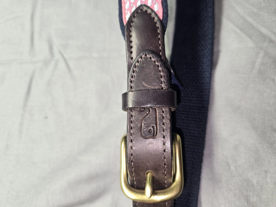 Пояс Vineyard Vines размер 26 узор розовый кит однотонная латунь кожа США - Изображение 2 из 4