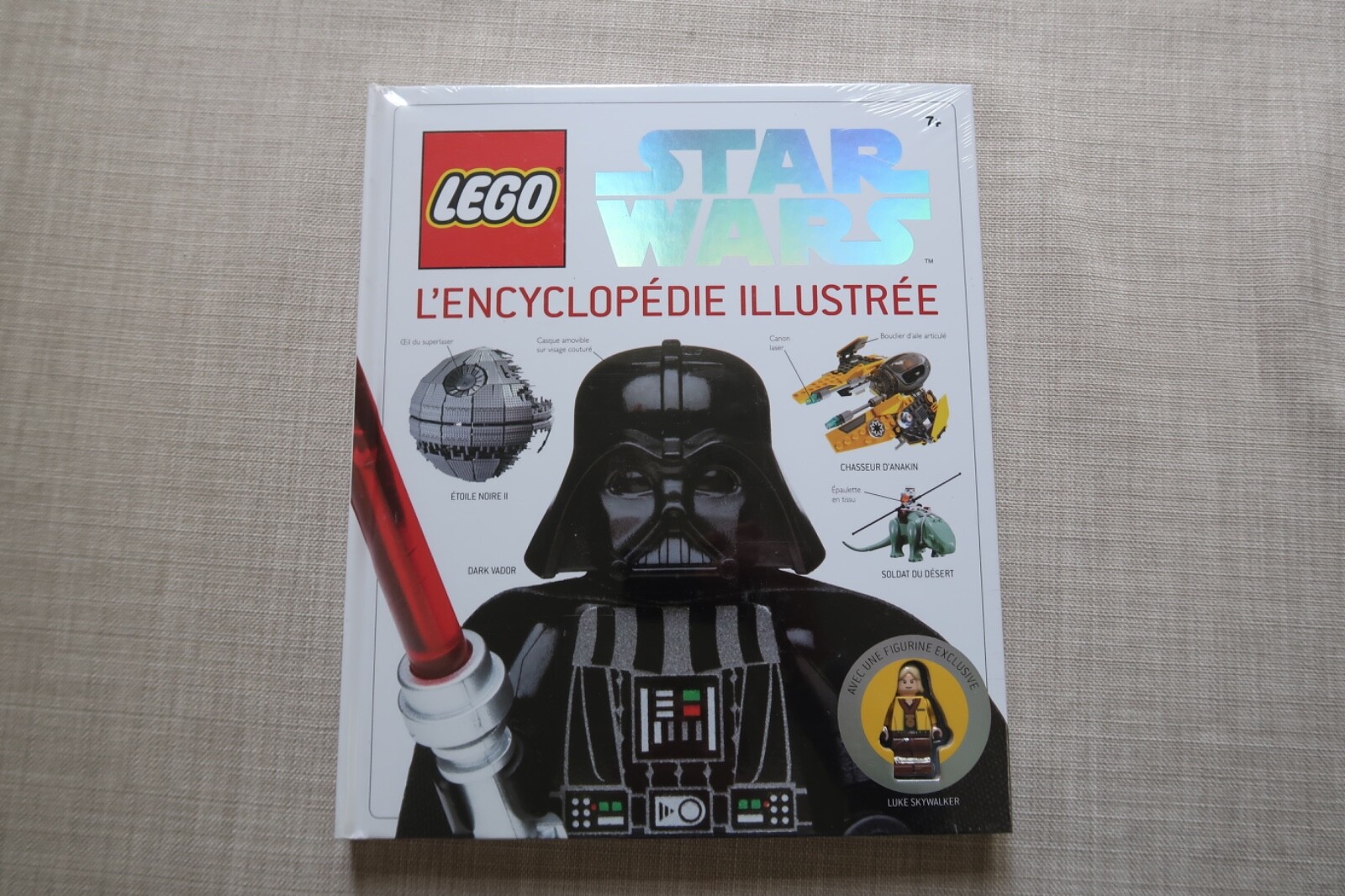 LEGO Star Wars figurine Luke exclusive sous scellé avec son livre collector cartonné