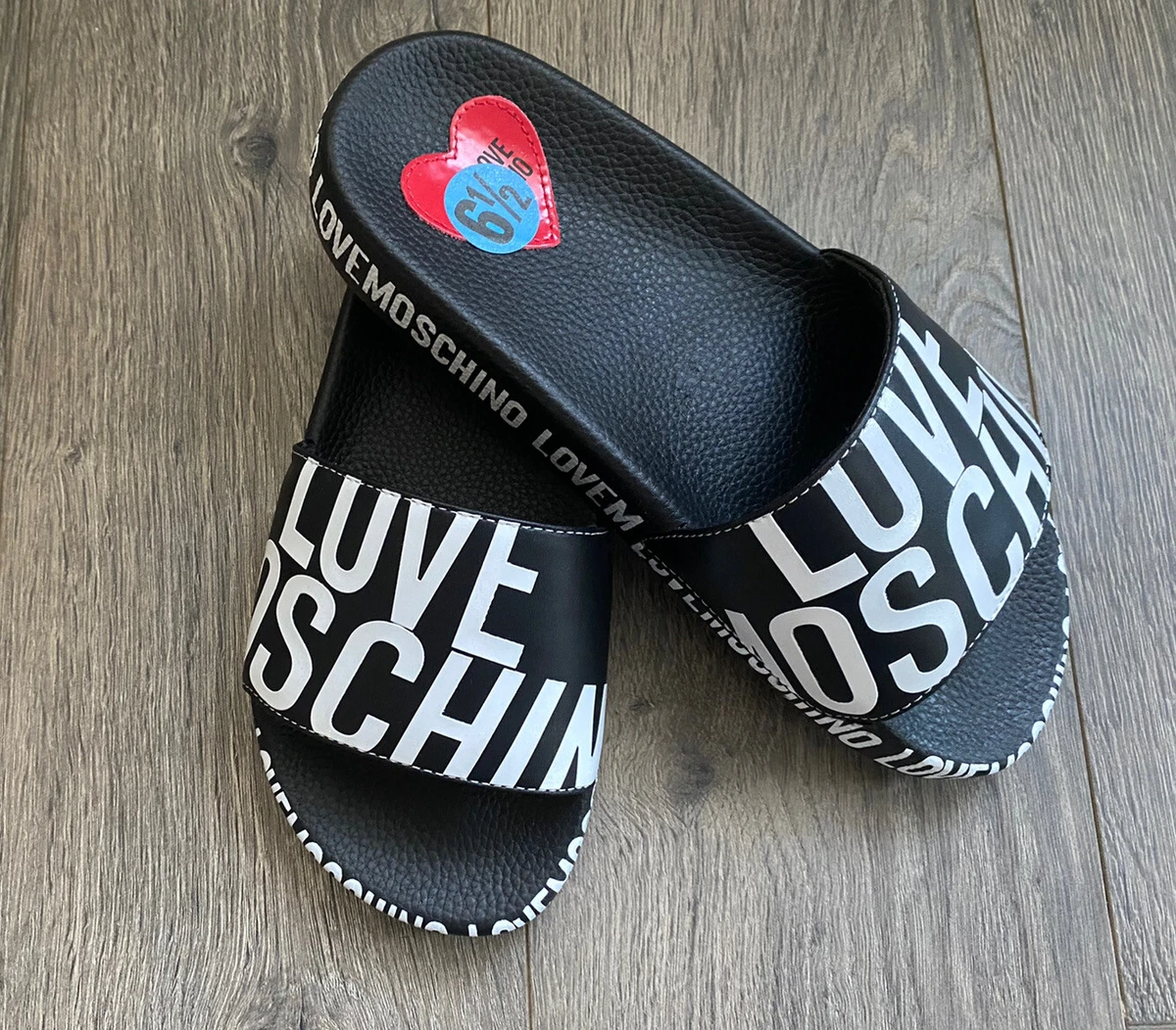 Love moschino best sale sandals